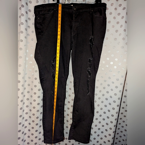 711 Skinny Black Distressed - Picture 7 of 15